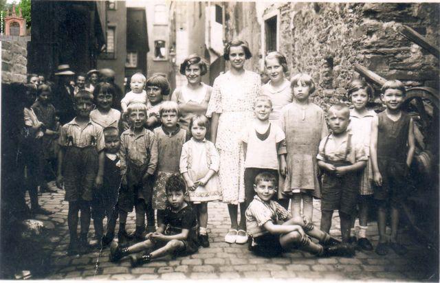 1930er Kinder in Hof Castell